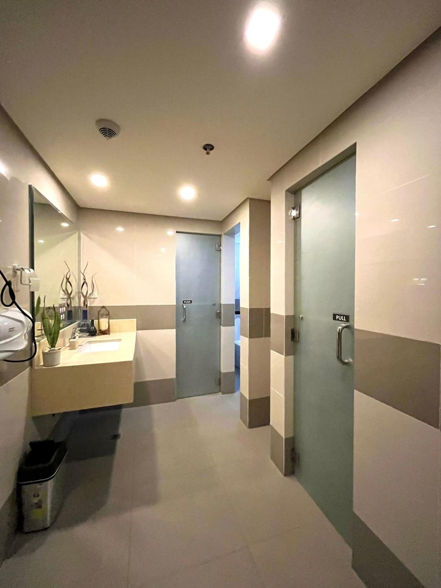 Studio At 81 Newport Boulevard Near Naia With Free Access To All Amenities Up To 2 Pax Manilla Buitenkant foto