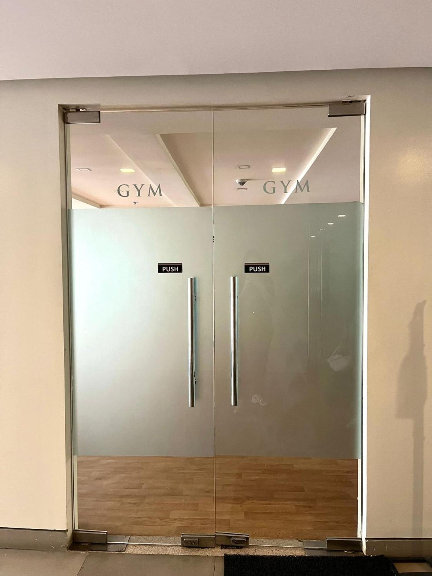 Studio At 81 Newport Boulevard Near Naia With Free Access To All Amenities Up To 2 Pax Manilla Buitenkant foto