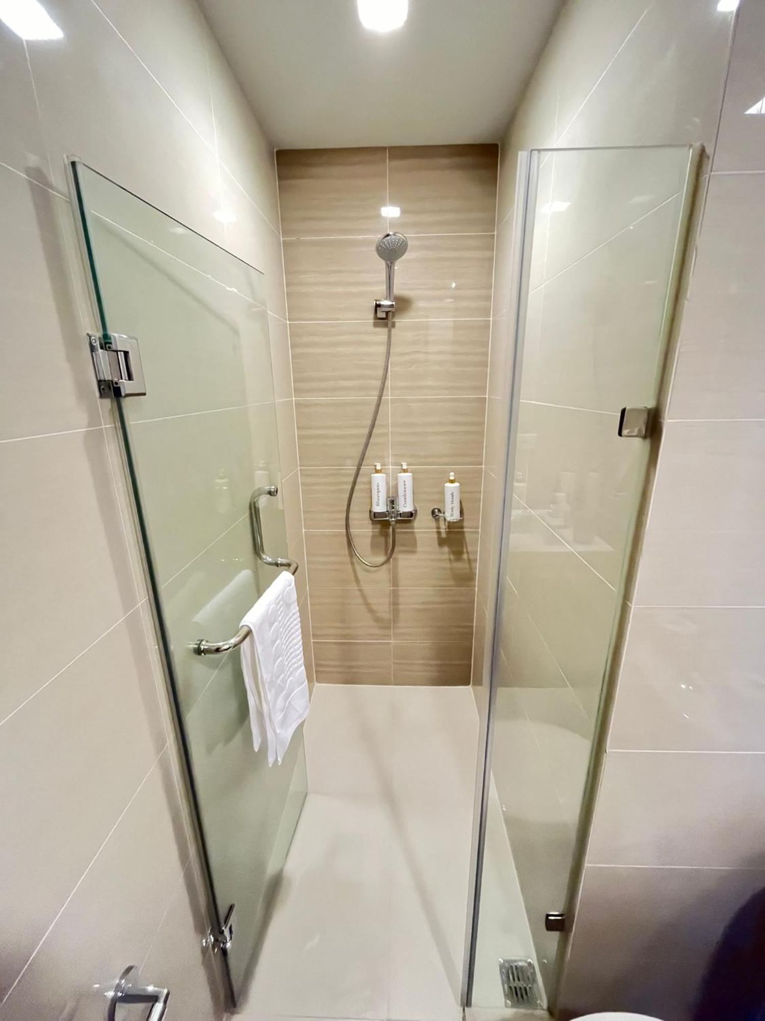 Studio At 81 Newport Boulevard Near Naia With Free Access To All Amenities Up To 2 Pax Manilla Buitenkant foto